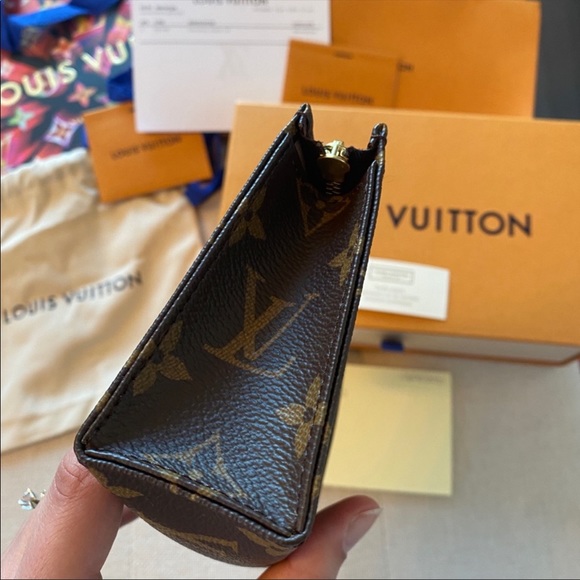 LV toiletry 15 - Picture 7 of 12